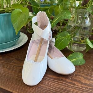 NIB- Girls’ Size 3 Nina (Cara) Wht Patent Leather Dress Flats W/Ballet Straps